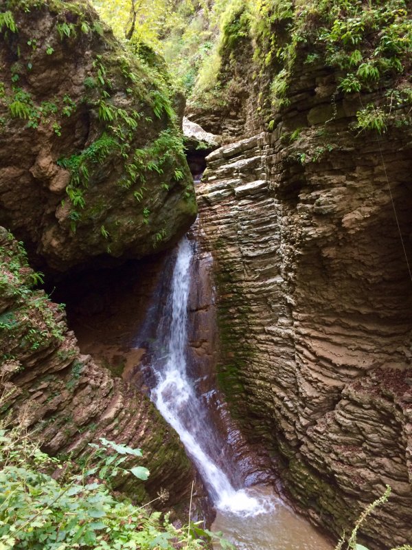 Малый каскадный водопад Руфабго