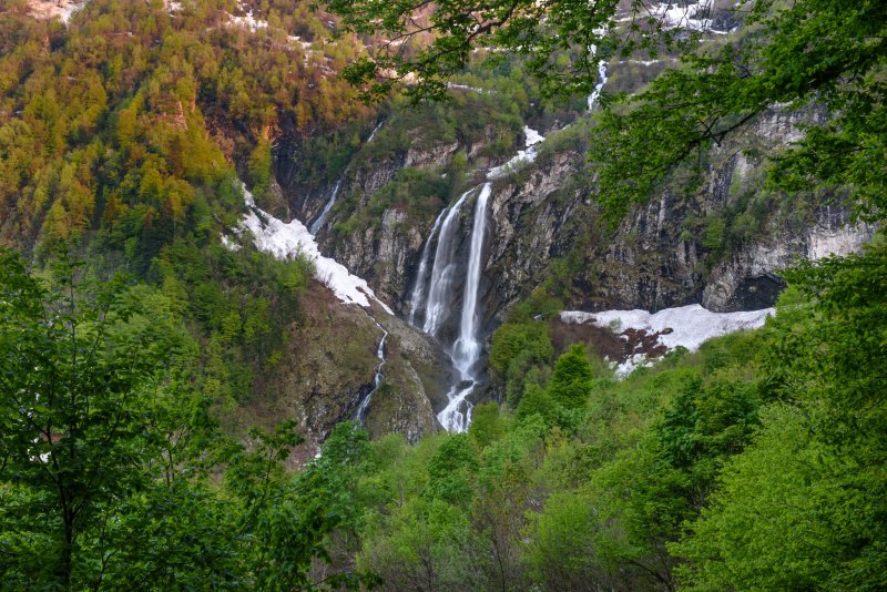 Водопад Поликаря красная Поляна зимой