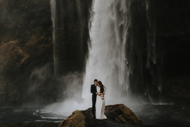 Свадьба около водопада