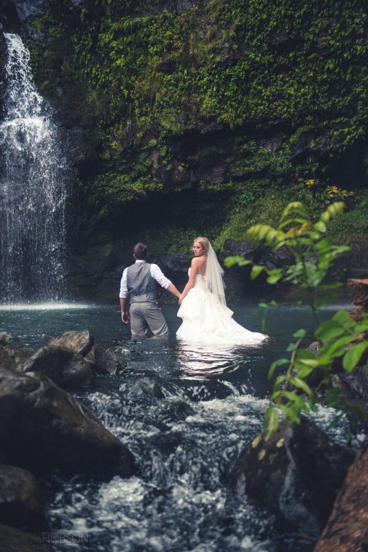 Свадебные фотосессии красивые на водопаде