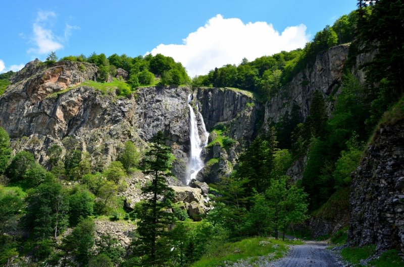 Водопад тюльпан в Абхазии