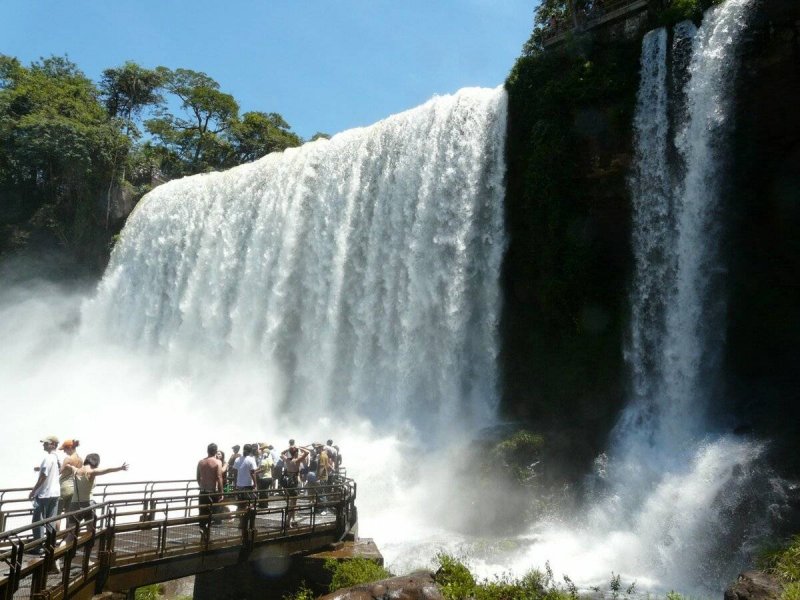 Водопады: Анхель и Игуасу.