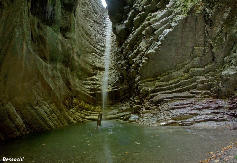 Свирское ущелье водопад адам и ева