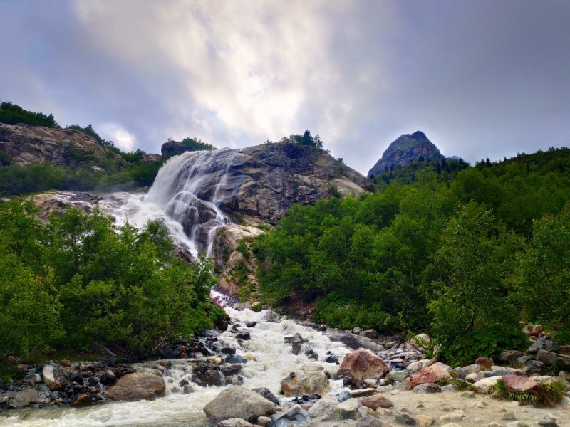 Суфруджинские водопады Домбай летом