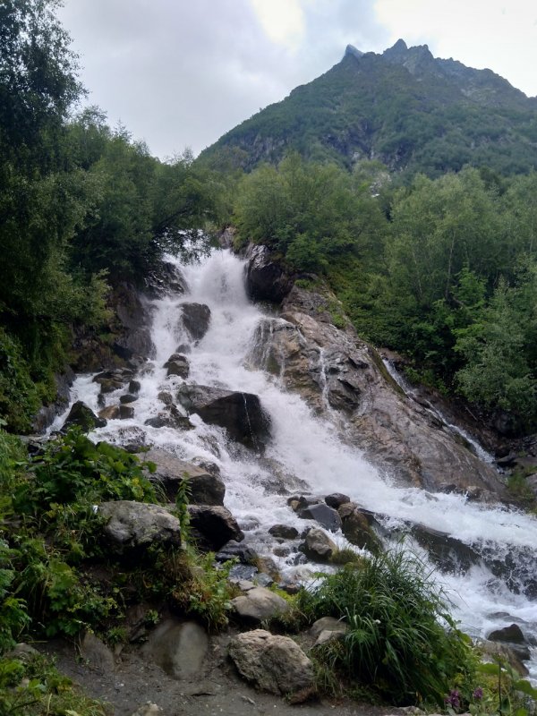 Водопад шумка Домбай