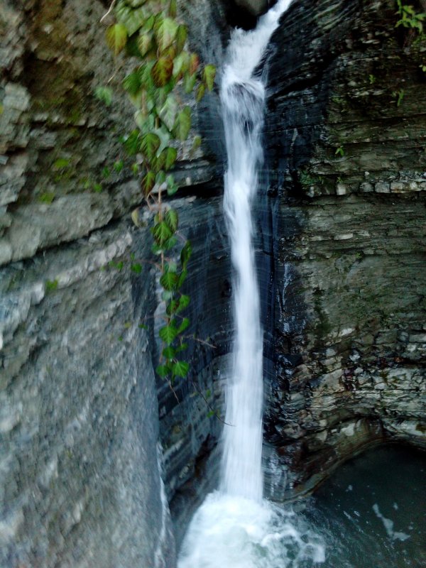 Водопад в долине реки Аше