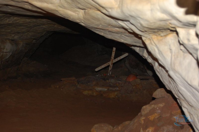 Левобережная пещера в Саблино