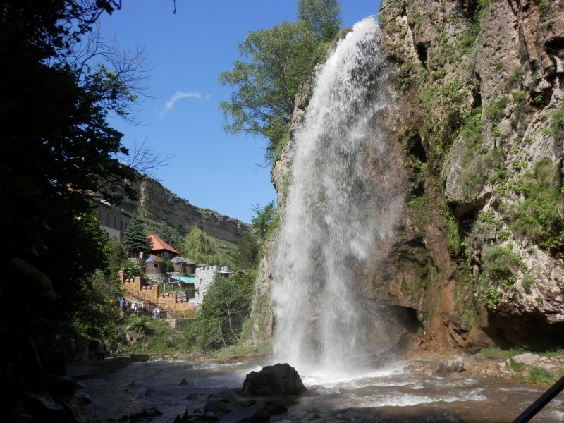 Жемчужный водопад Карачаево Черкесия