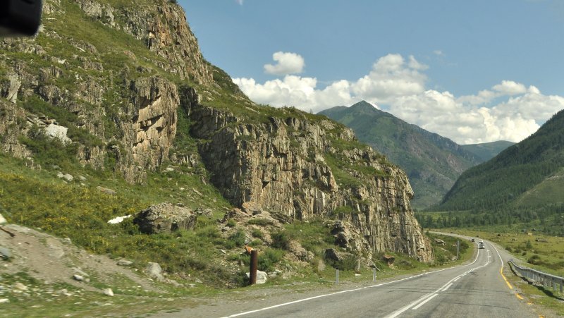 Водопад девичьи слезы горный Алтай