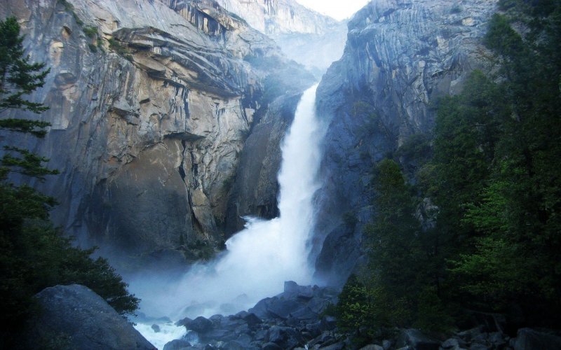 Yosemite Falls туристы