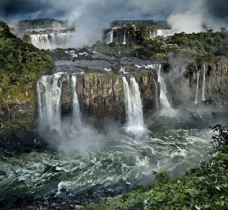 Каскад водопадов Игуасу