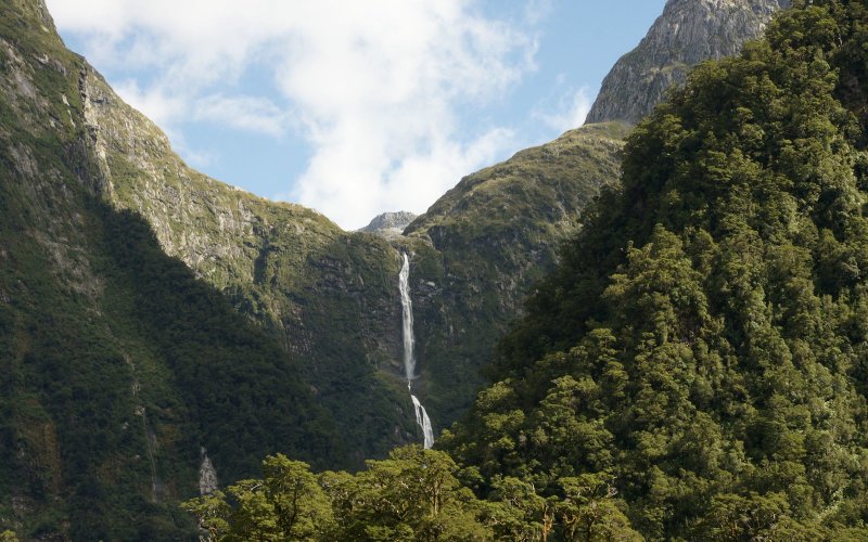 Новая Зеландия водопады Милфорд