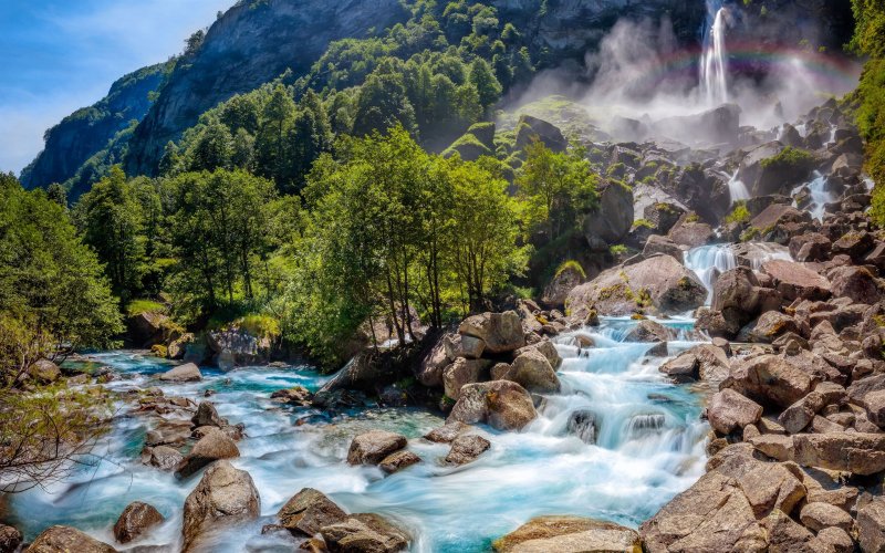 Горные водопады Швейцарии