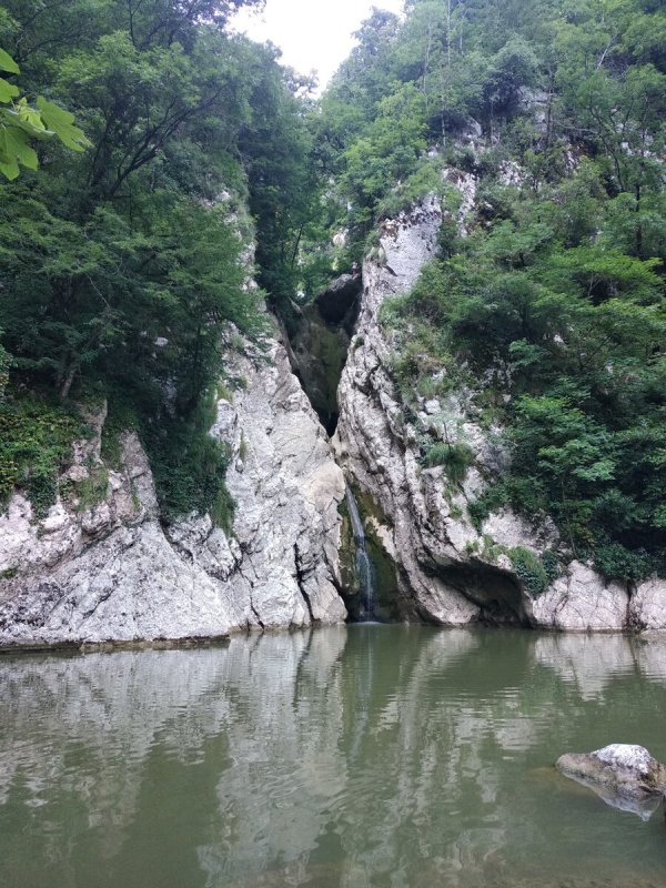Орлиные скалы и Агурские водопады