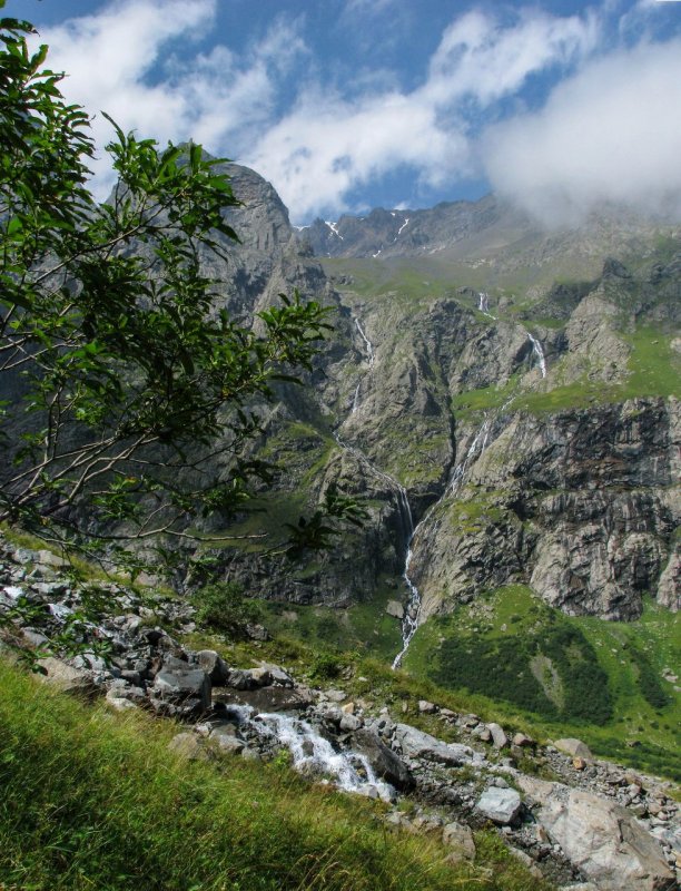 Горы Осетии Мидаграбинские водопады