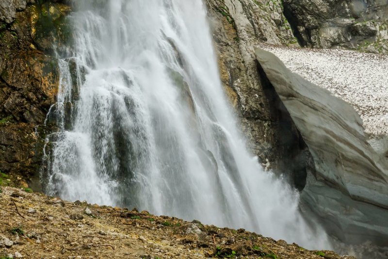 Молочные водопады в Абхазии