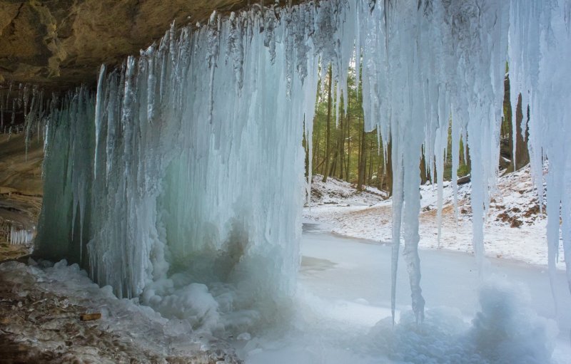 Водопад Радужный зимой
