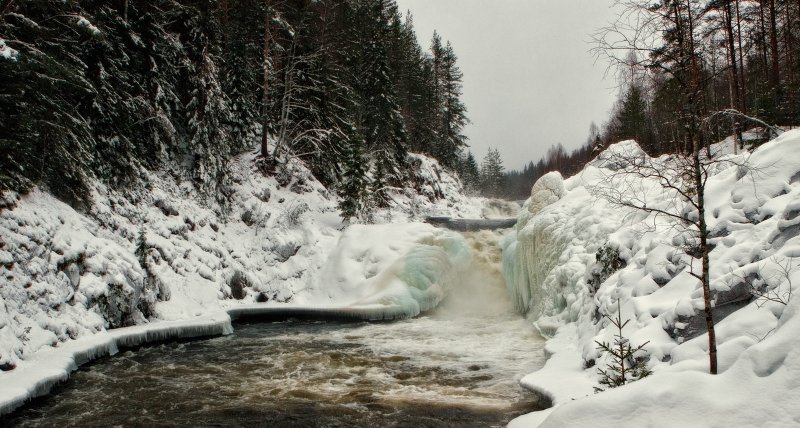 Зимний водопад Кивач