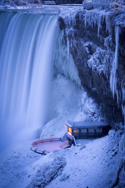 Ниагарский водопад Канада зимой