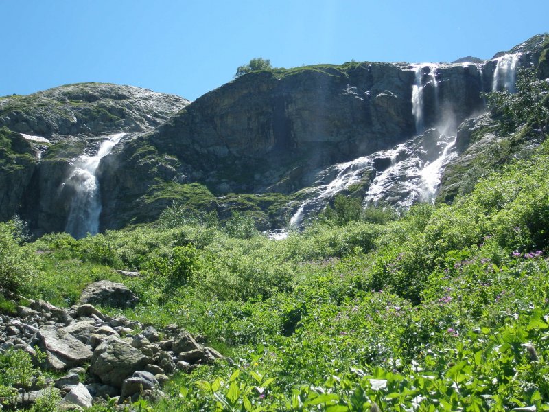 Водопад скала Пржевальского зима