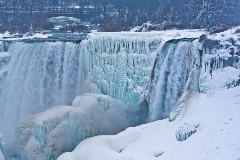 Зимний Ниагарский водопад