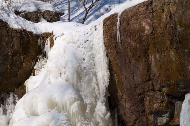 Камышлинский.водопад Алтай зимой