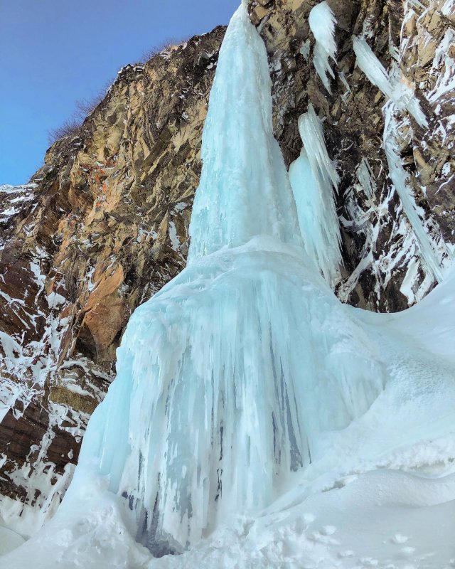 Вилючинский водопад зимой Камчатка
