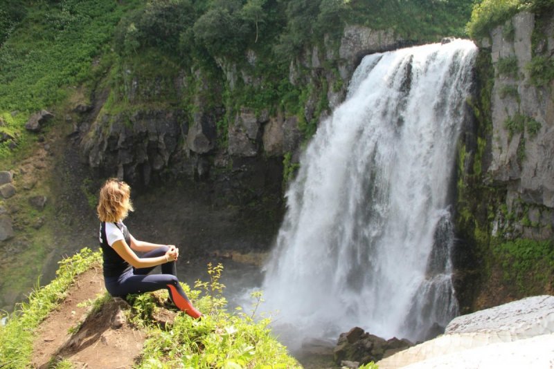 Вилючинском водопаде в Камчатском крае
