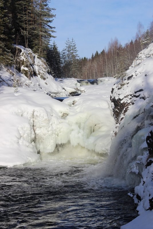 Зимний водопад Кивач