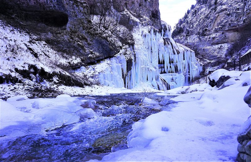 Водопад ледяной Азау Кабардино-Балкарии