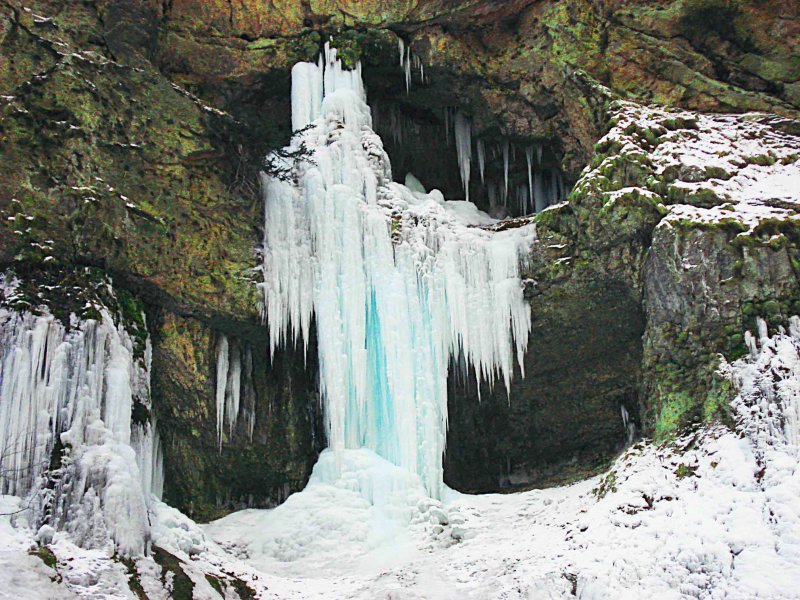 Замерзшие водопады Кабардино Балкария