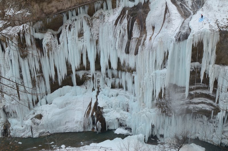 Царские водопады в Кабардино-Балкарии зимой