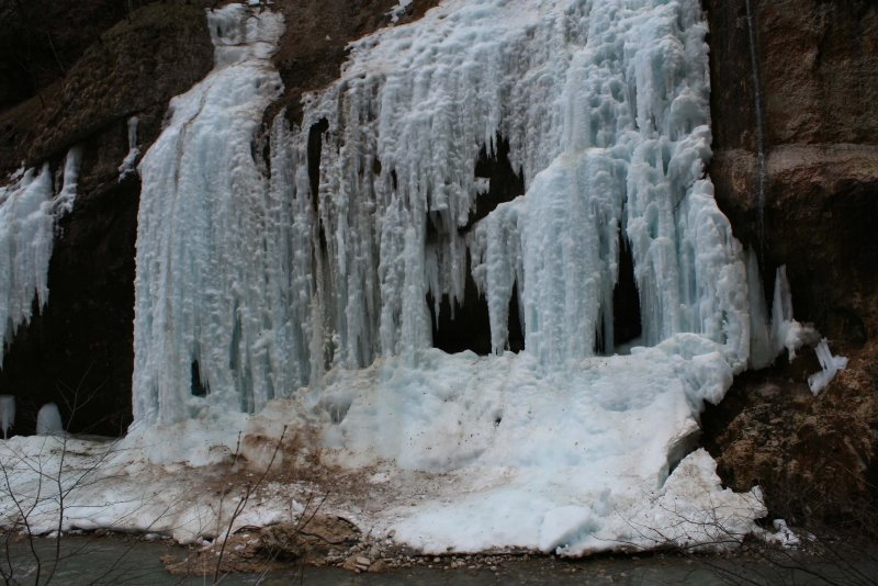 Чегемские водопады зимой в Нальчике