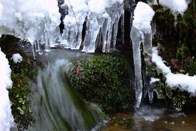 Фотообои хрустальные водопады