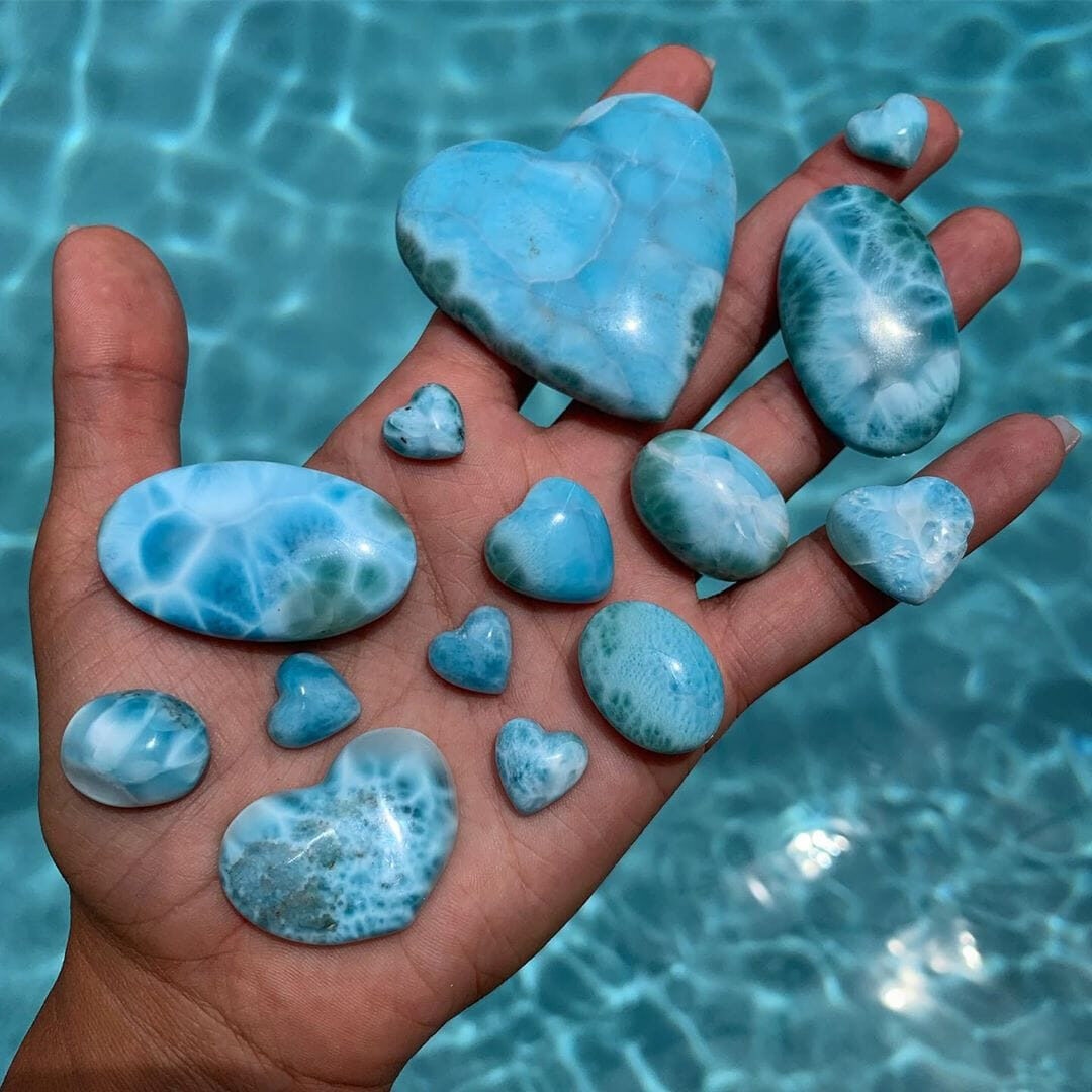 Камень доминиканы голубой ларимар