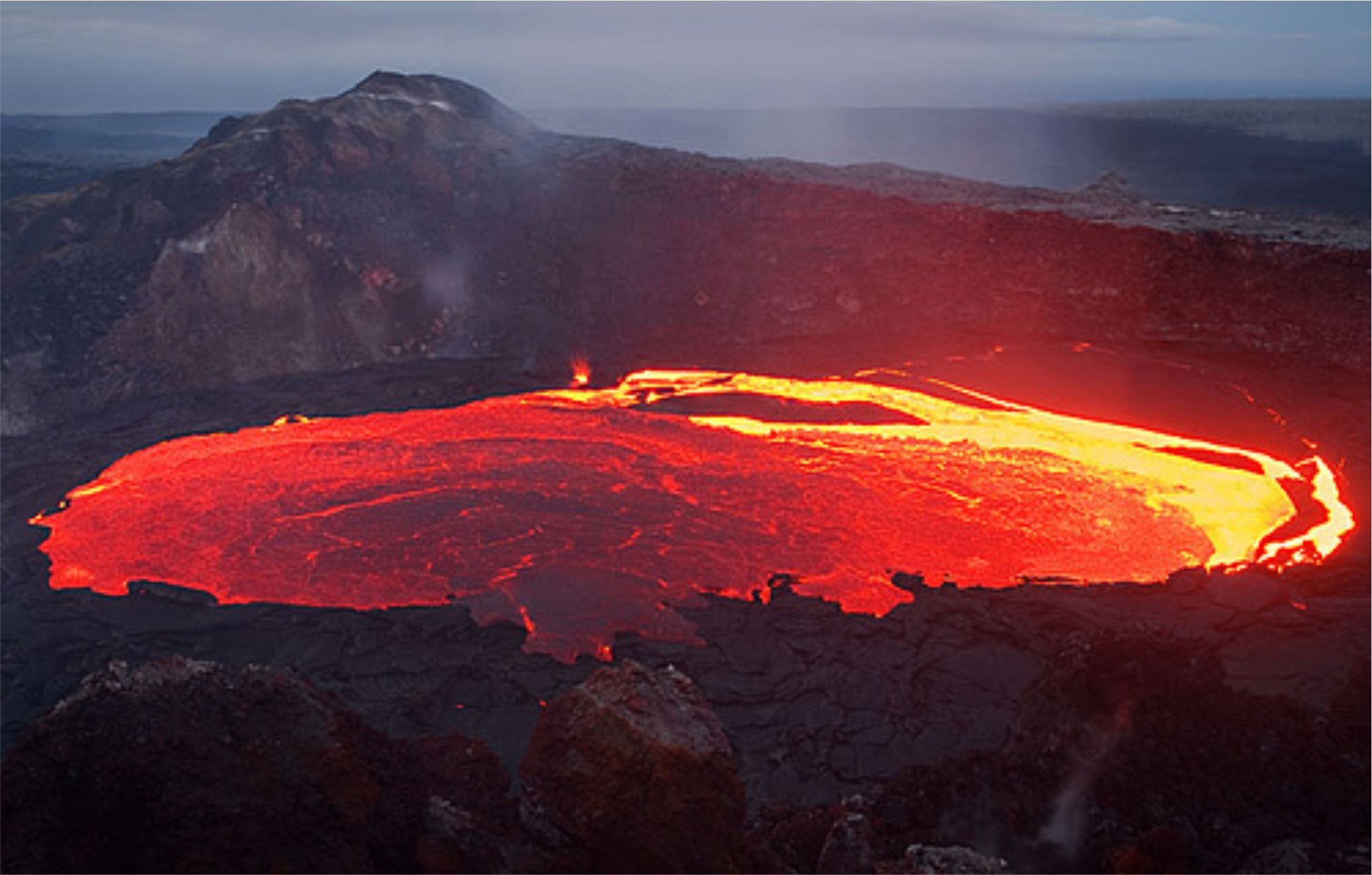 Сколько действующих вулканов было на планете маленького. Лавовое озеро Килауэа. Вулкан Ньирагонго. Йеллоустоун вулкан. Извержение Йеллоустоун 2012.