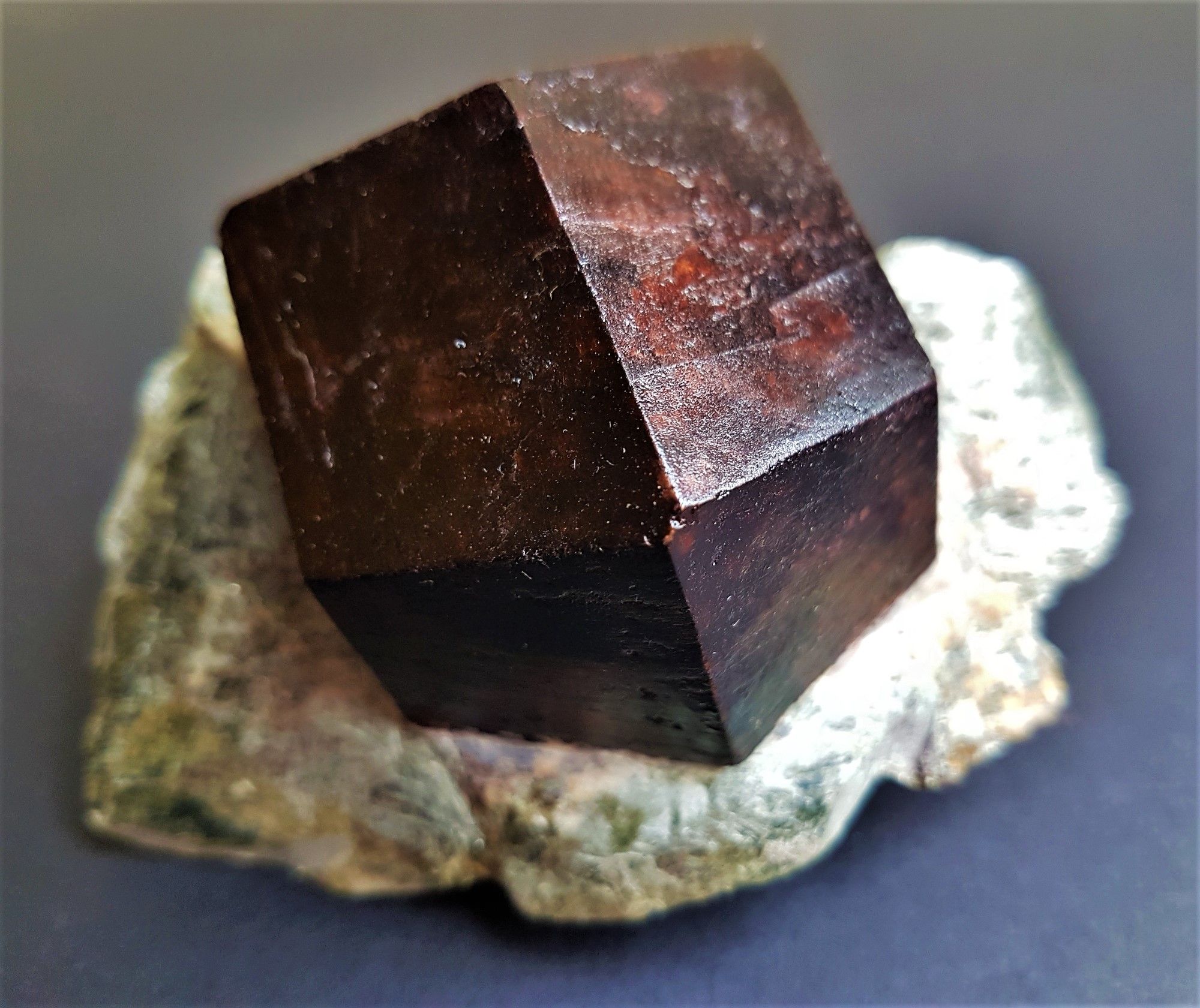 Альмандин минерал