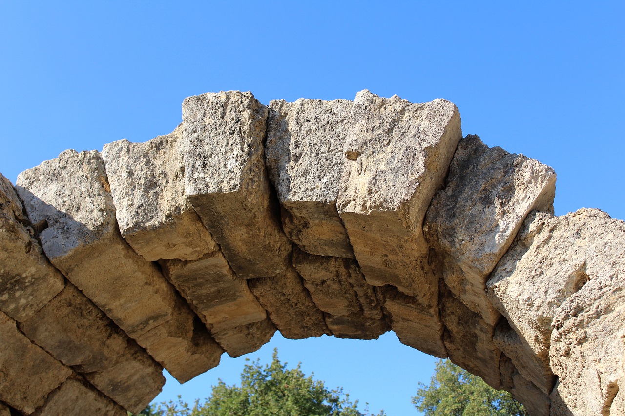 Греческое било. Древняя Греция камень. Мосты древней Греции. Древняя Греция горные породы. Древняя Греция каменный балласт.