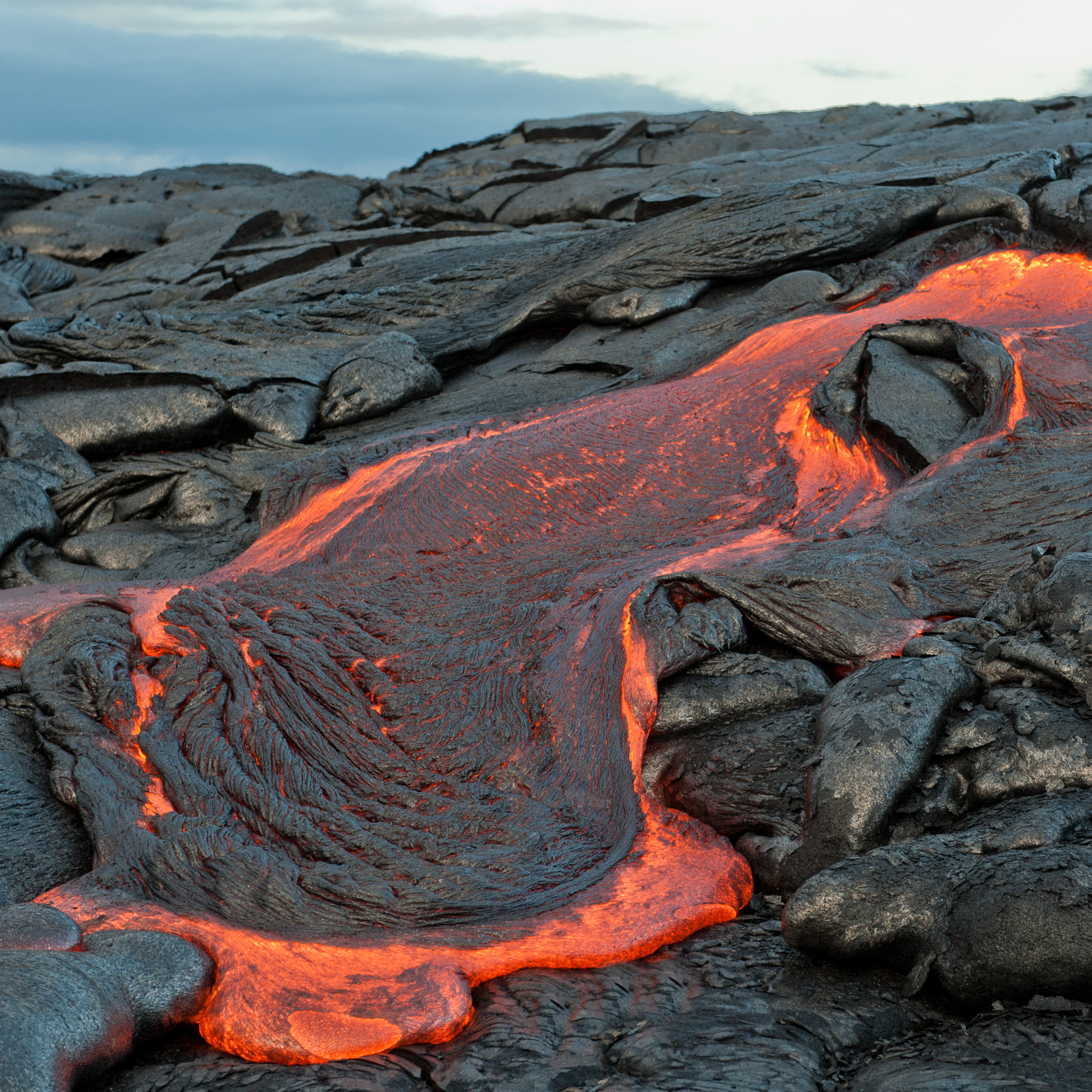 Породы вулканического происхождения. Лава магматические горные породы. Мауна-Лоа на Гавайях. Магматическая порода лава. Застывшая вулканическая лава.