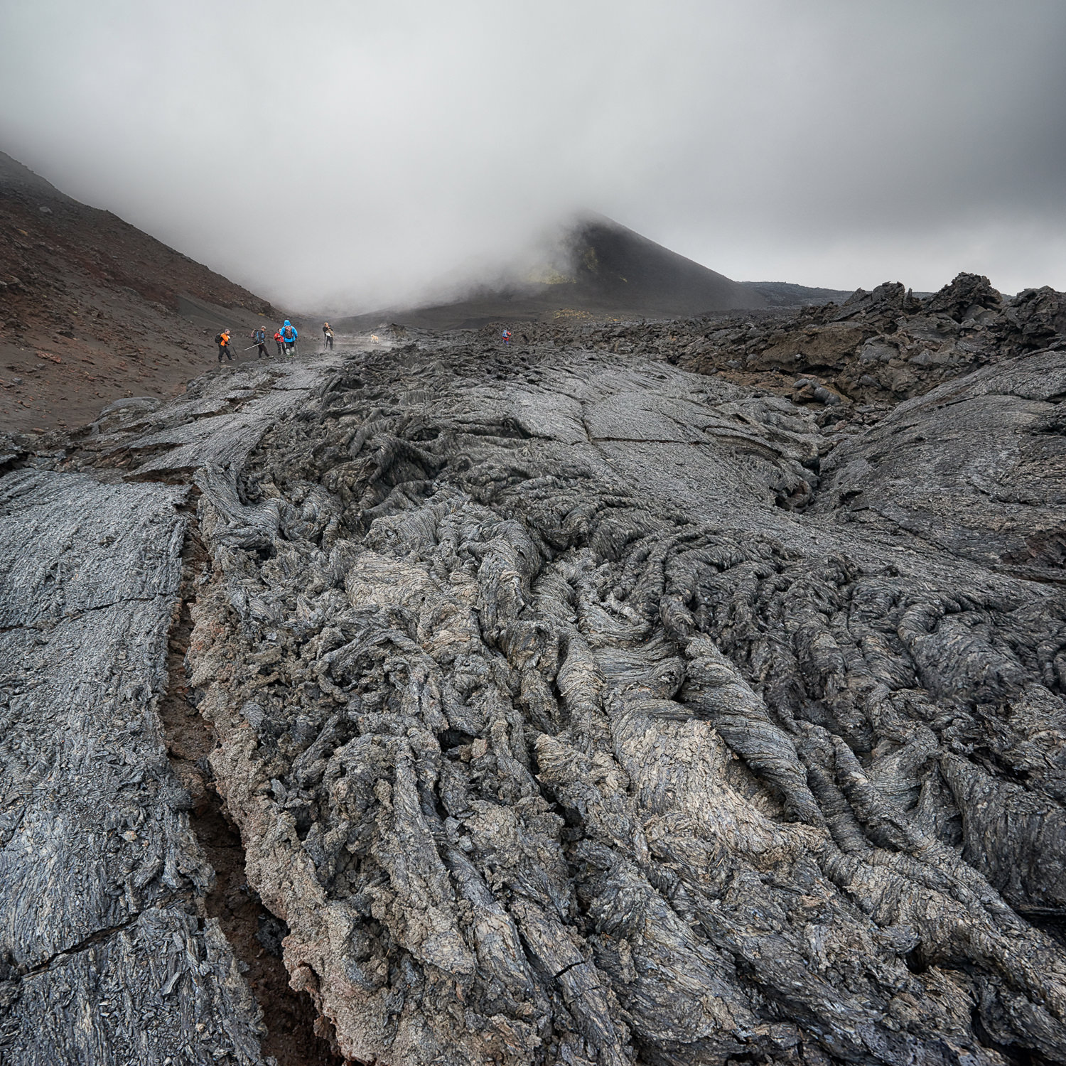 Первозданный край. Окаменевшая лава Эльбрус. Застывшая лава доисторического вулкана. Камчатка застывшая лава. Застывшие лавовые потоки.