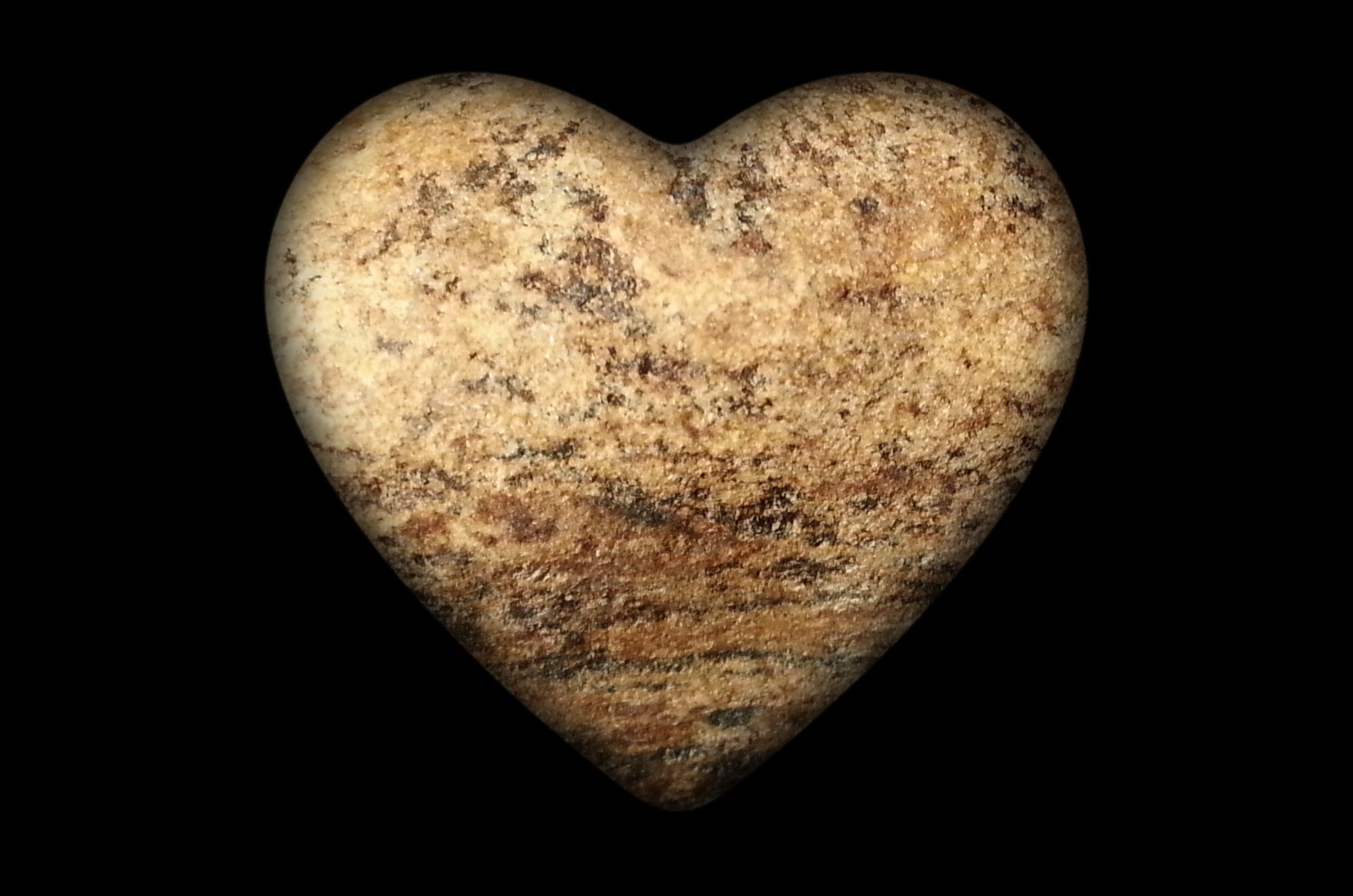 Сердце не камень человек. Сердце. Каменное сердце. Сердце из камня. Сердечко из камней.