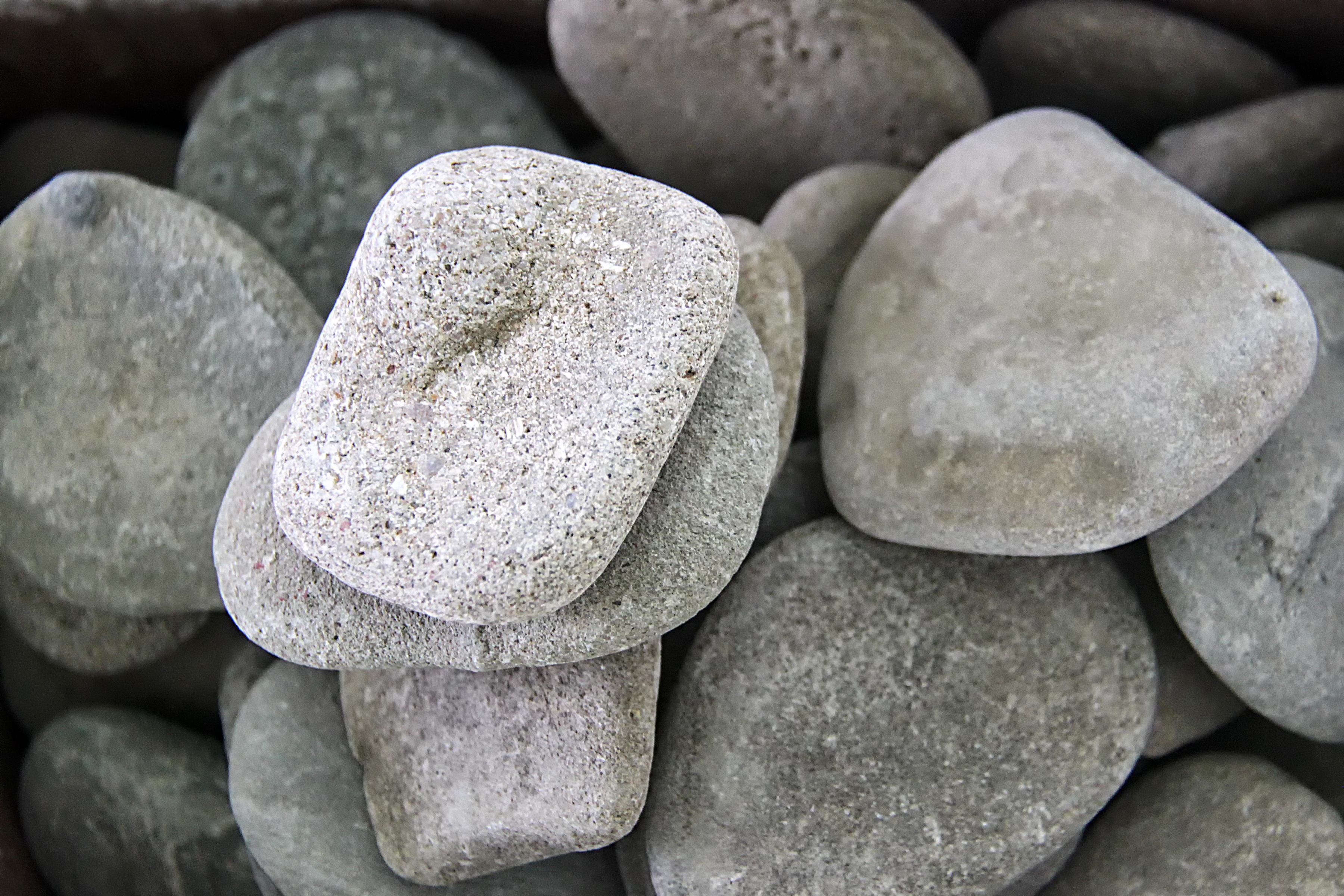 Stones de. Булыга камень. Камень валун. Камень обычный. Квадратный камень.