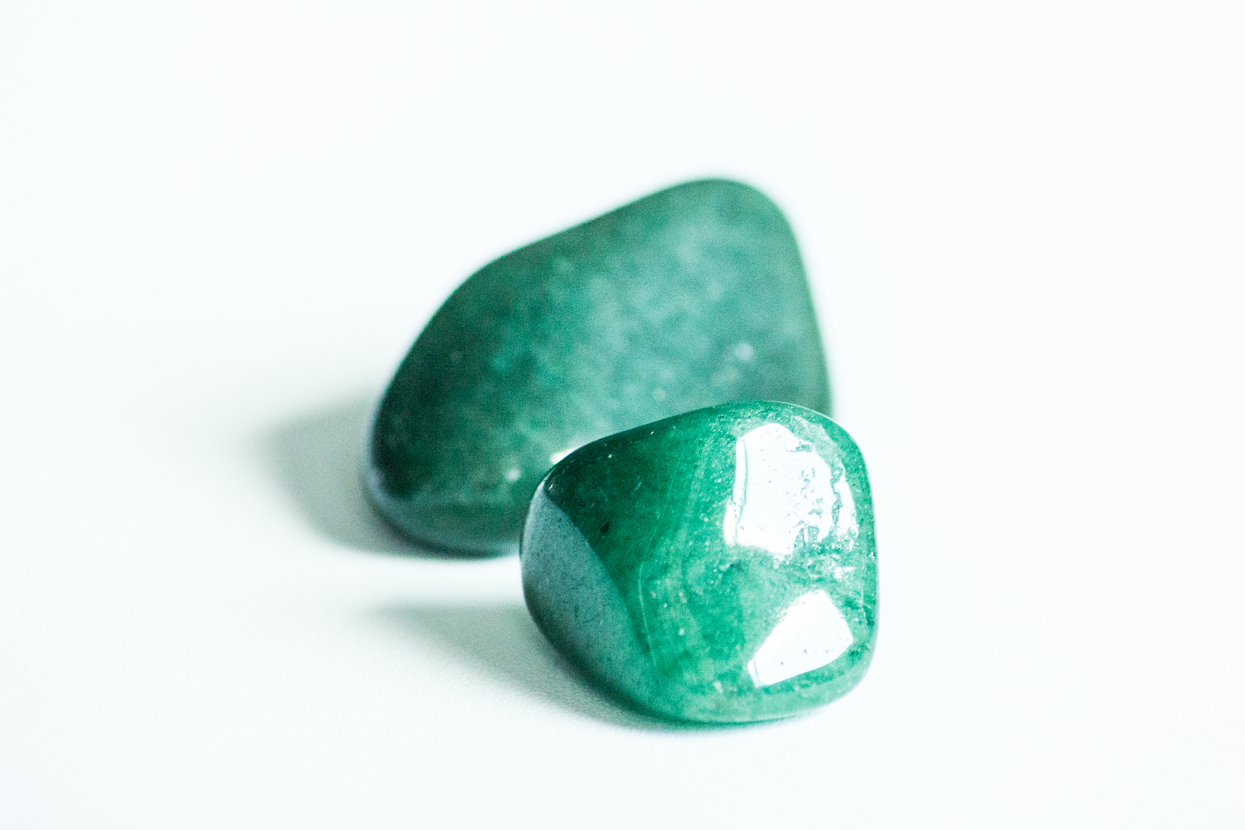 15 stones. Зеленый кварц камень галтовка. Празем кварц. Празем минерал. Зеленый агат празем камень.