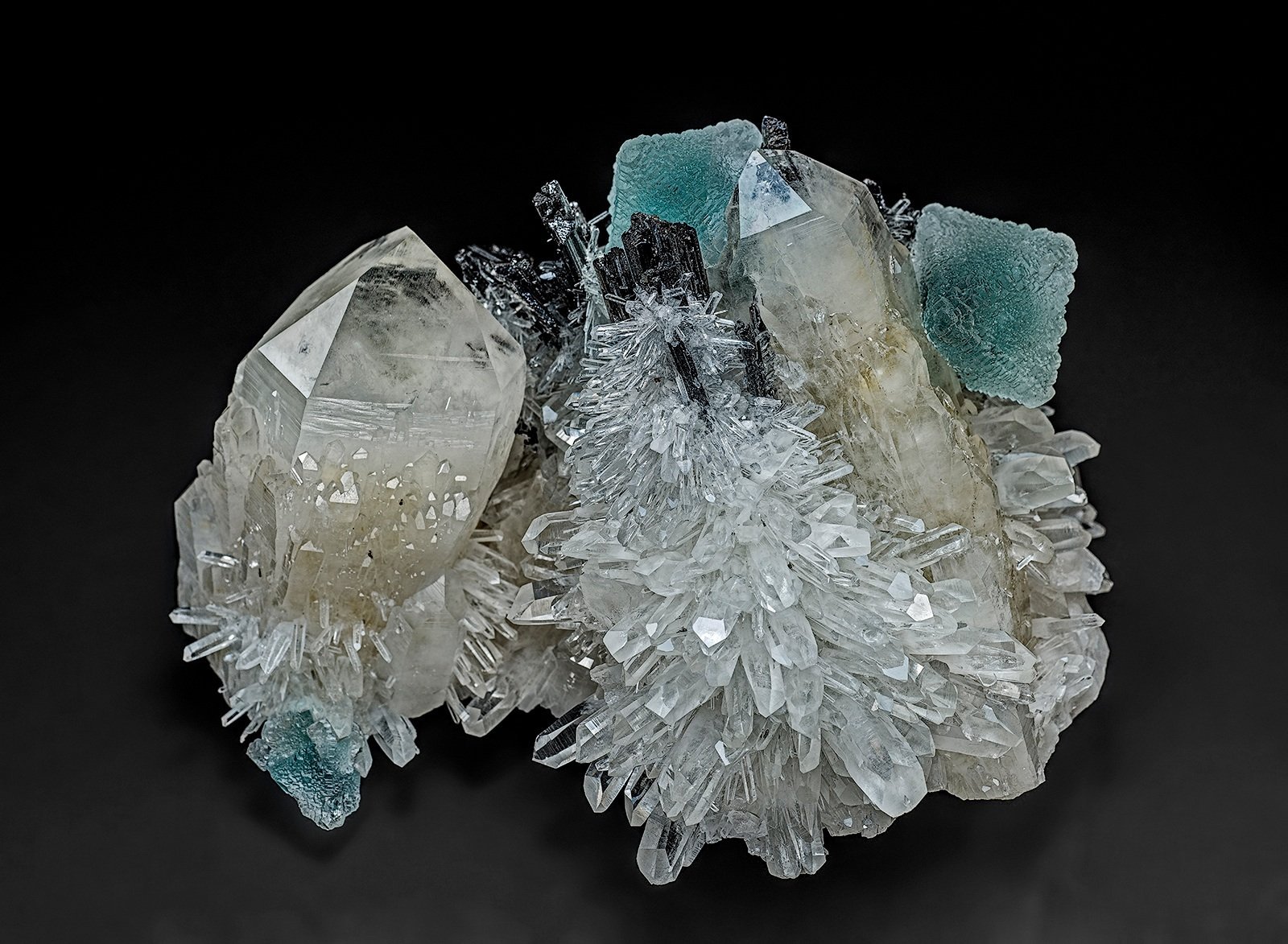 Друза прозрачного кристалла