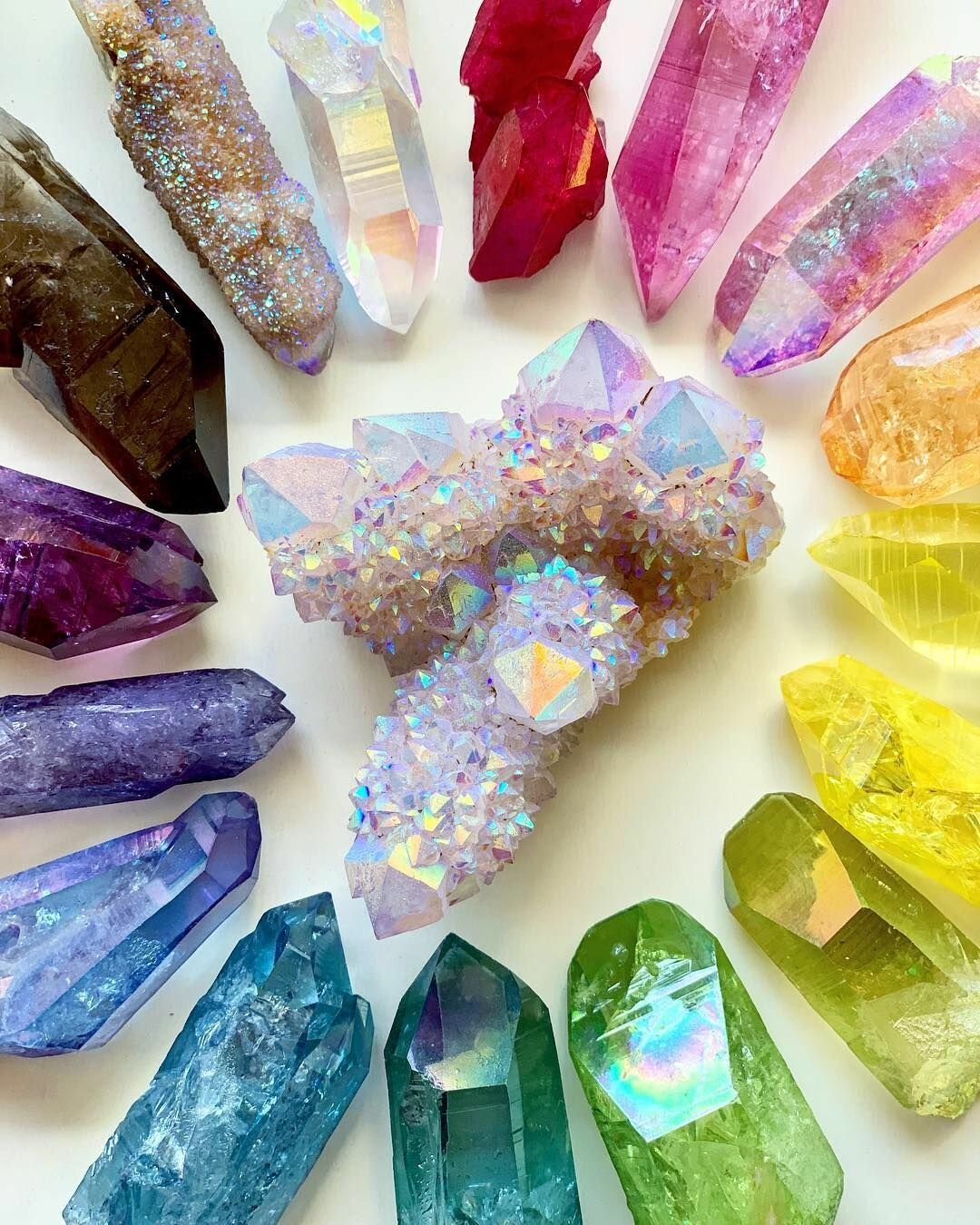 Кристаллические камни. Камни минералы Самоцветы. Kristall Minerals с120. Граненые камни минералы Самоцветы. Самоцветы драгоценные камни жеода.