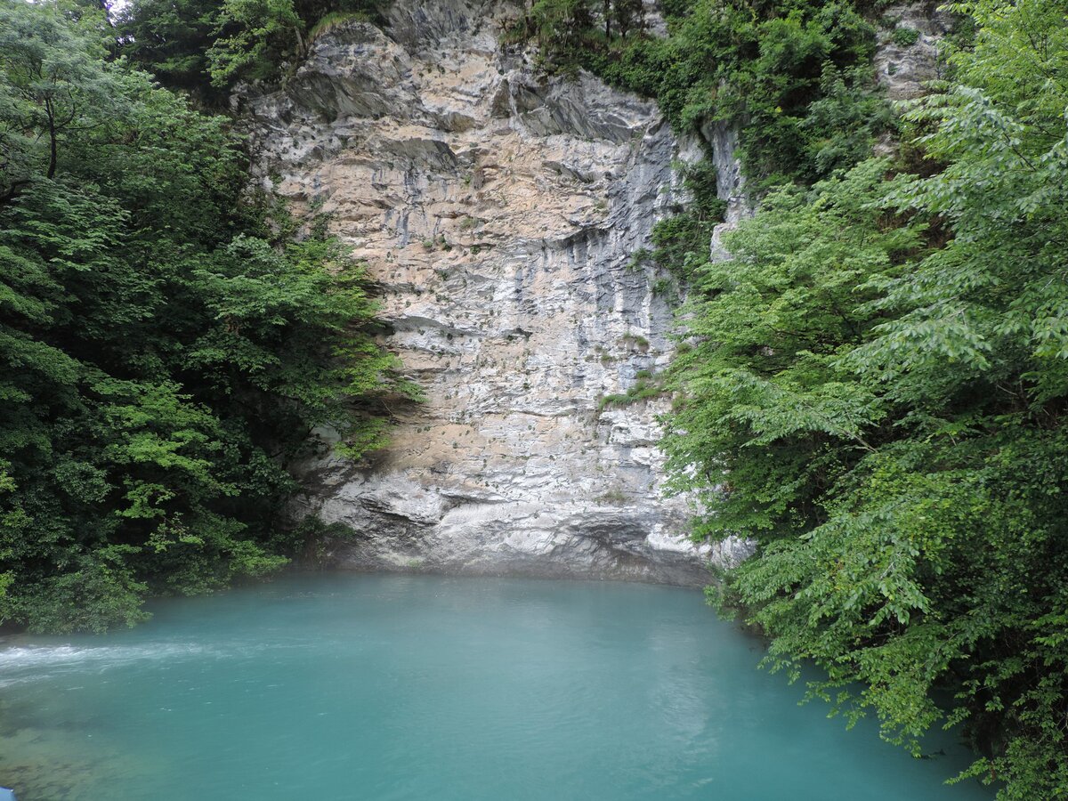 Голубое озеро Абхазия водопад