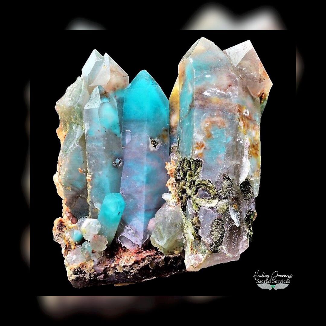 Кристаллические камни. Самоцветы минералы Кристалл. Ахоит камень. Kristall Minerals с120. Ajoite минерал.