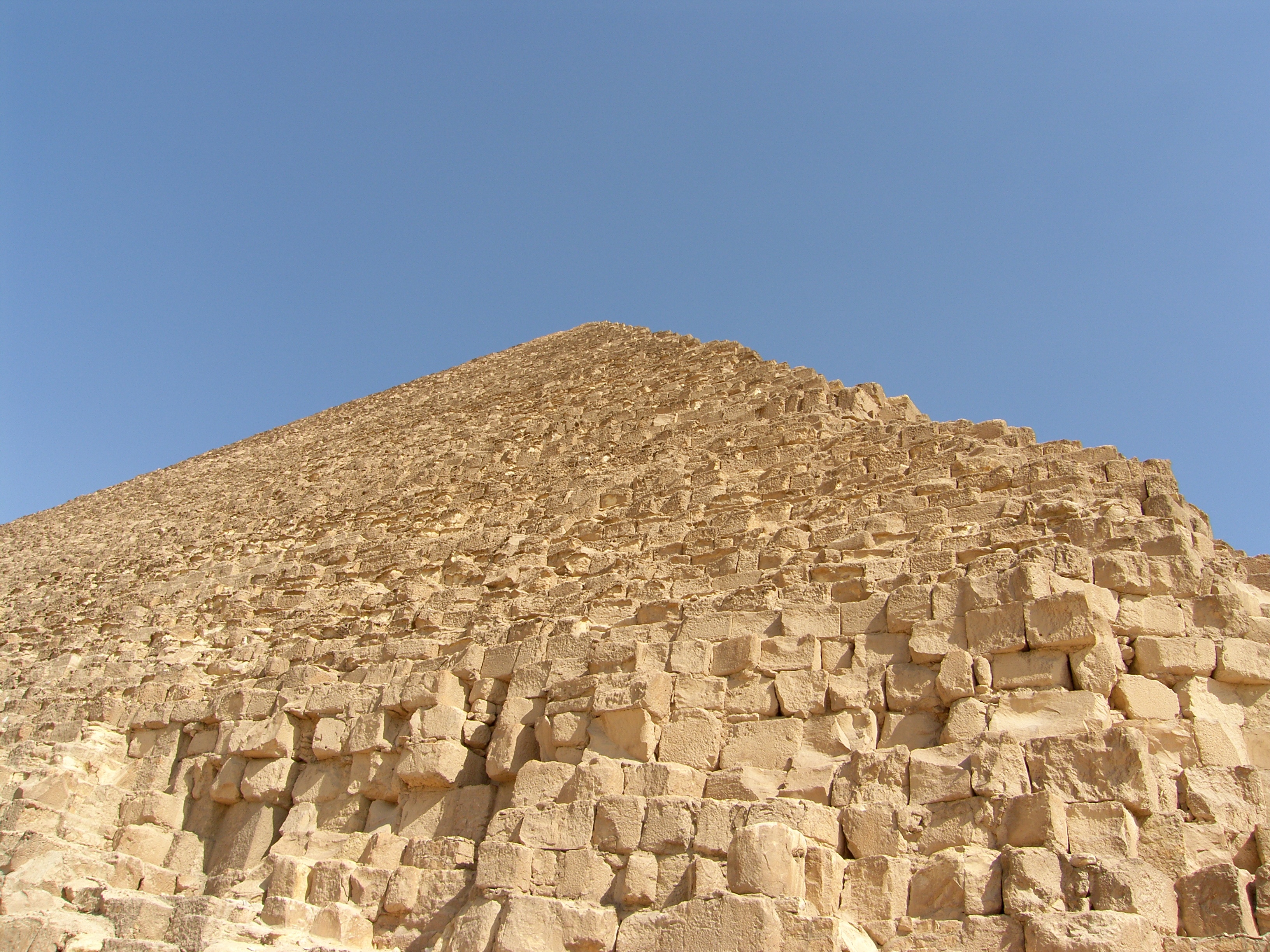 Страна где для погребения фараонов строили пирамиды. Пирамида Микерина в Египте. Раскопки пирамид в Египте. Пирамида Джосера. Пирамида Хеопса.