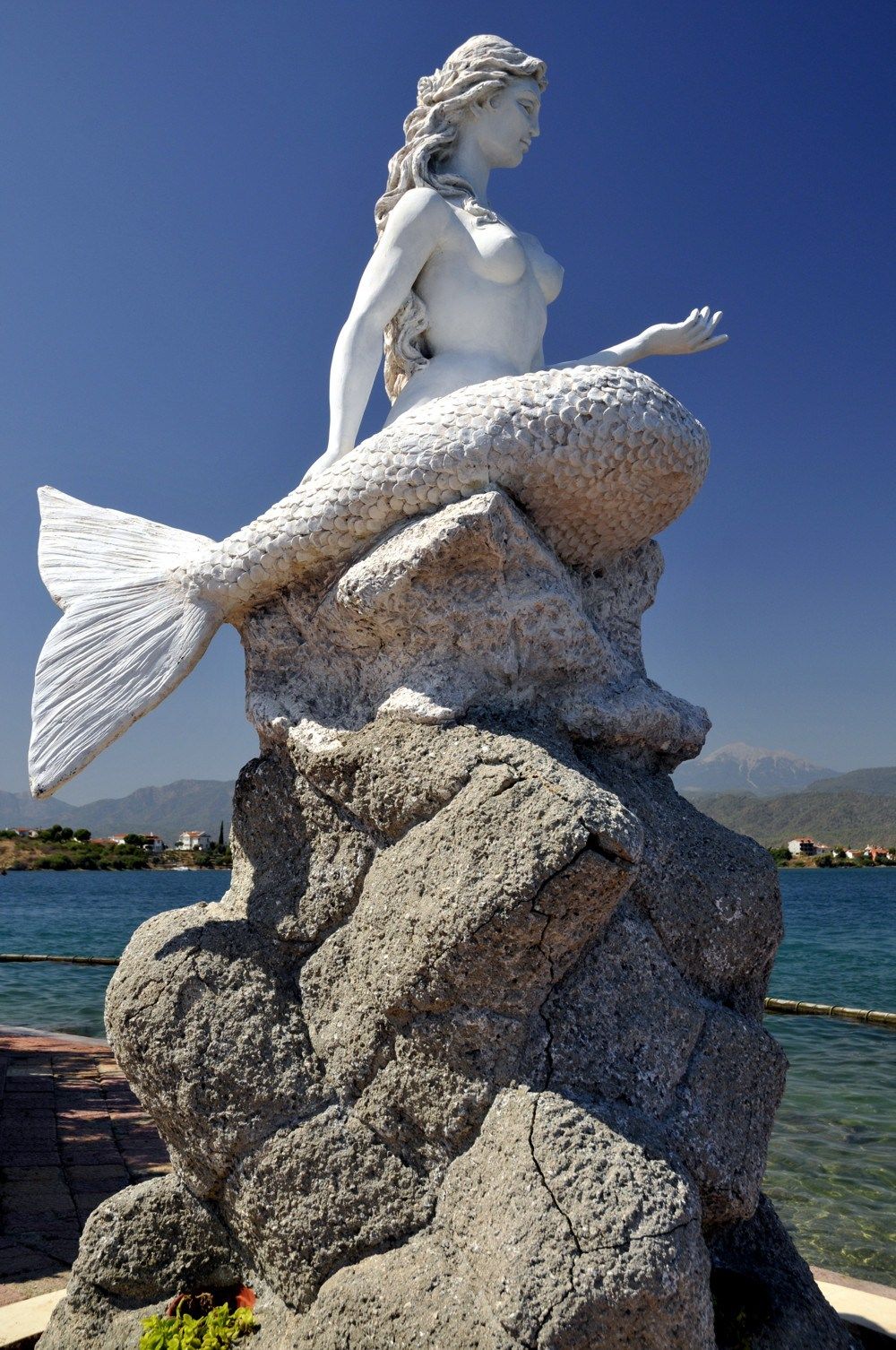 Статуя русалки