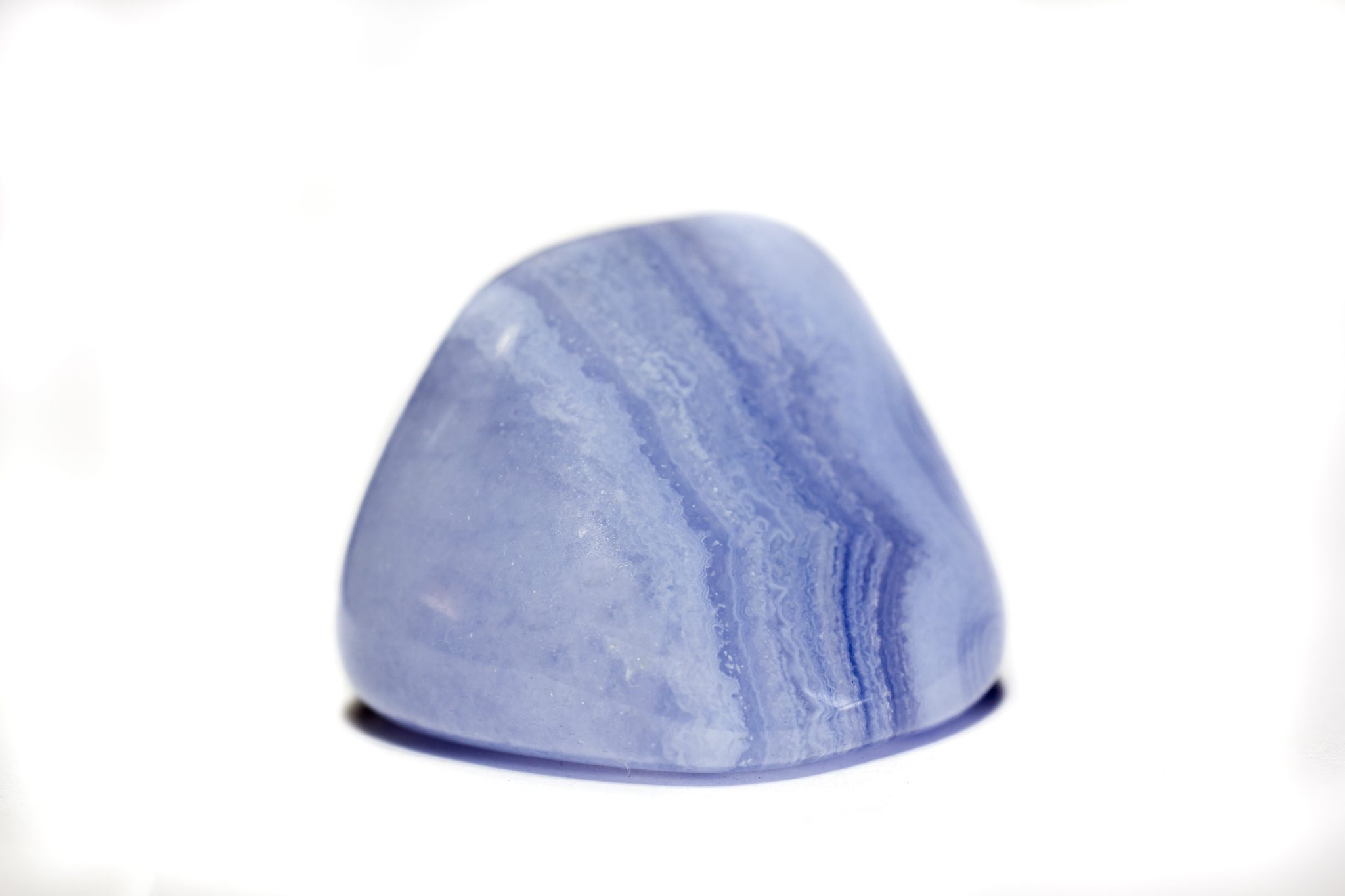 Камни нептуна. Голубой агат камень. Голубой агат (сапфириновый). Голубой агат галтовка. Голубой агат сапфирин магические свойства.